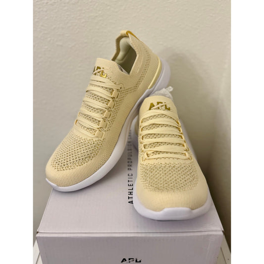 APL TechLoom Breeze Vanilla 24K White Women’s 7.5 Knit Sneakers